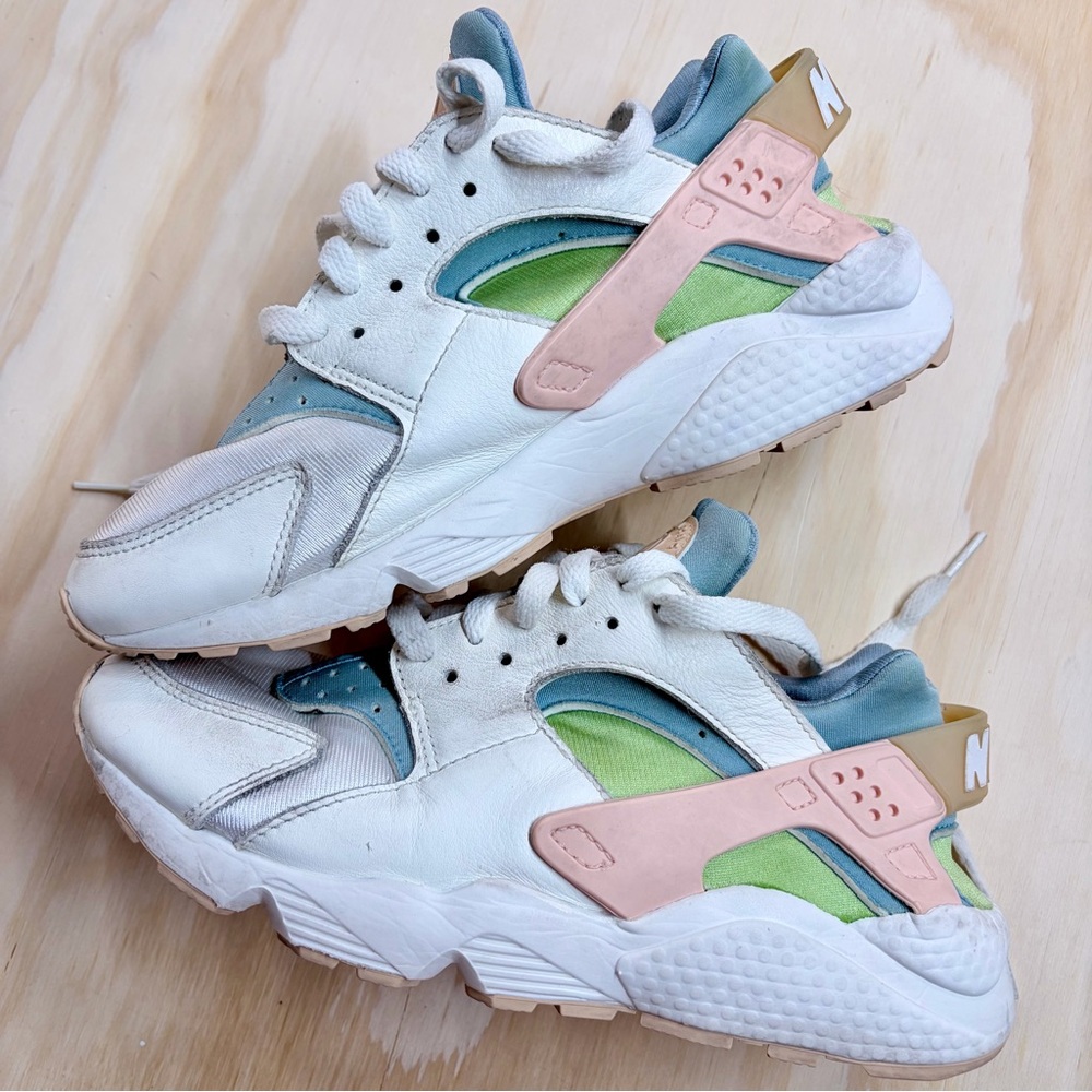 Nike Air Huarache SE Sun Club Sneakers Womens 9 Pastel Multi DQ0117-100
